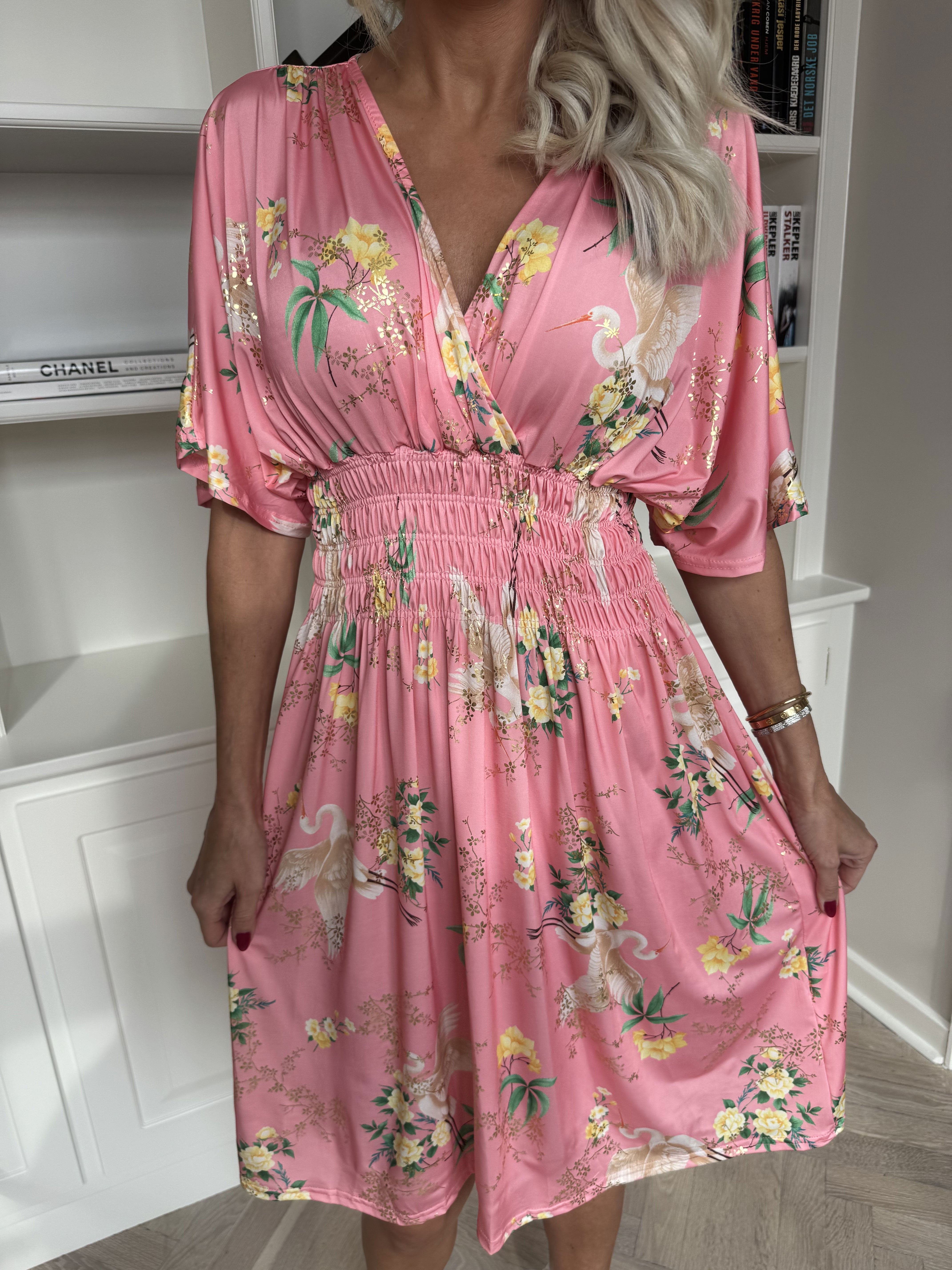 Pams Fly Short - Elastisk klänning med blommor och fåglar